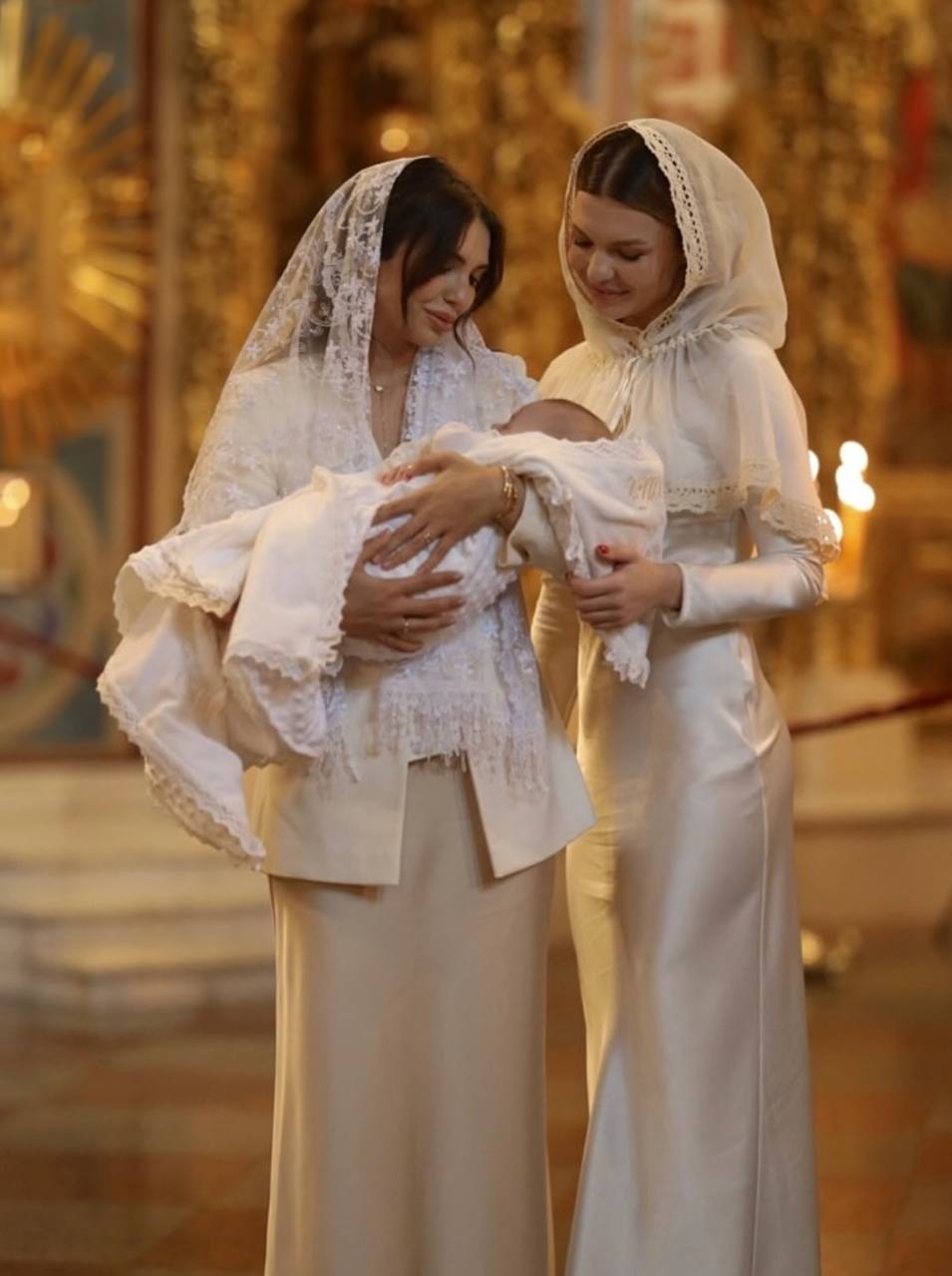 Украинская блогерша-миллионница окрестила сына: трогательные фото таинства